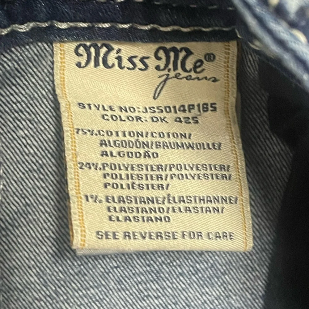 Miss Me Jeans Signature Capri Womens 26 Cuffed Flap Pocket Dark Wash Embellished - Picture 8 of 9